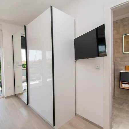 Mina With A Private Pool In * Pula