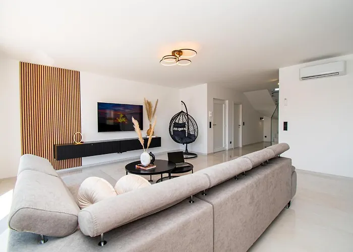 빌라 Mina With A Private Pool In