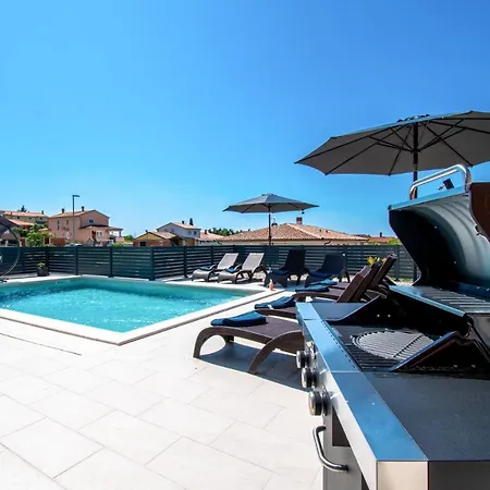 Mina With A Private Pool In Villa *