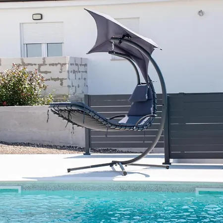 Mina With A Private Pool In Пула