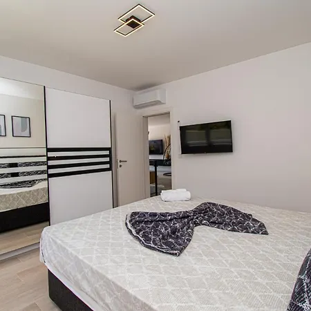 Mina With A Private Pool In