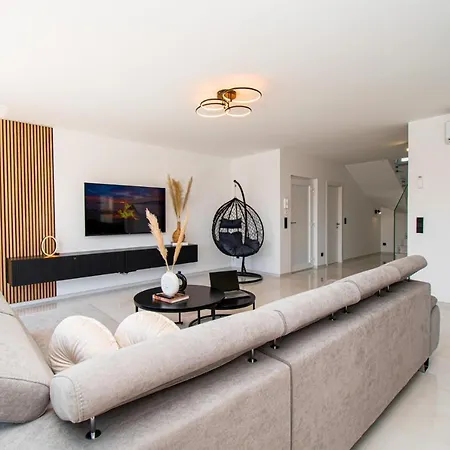 Вилла Mina With A Private Pool In