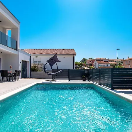 וילה Mina With A Private Pool In *