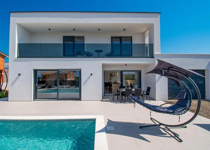 Mina With A Private Pool In Vila Pula