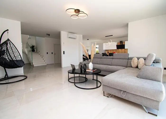 Vila Mina With A Private Pool In