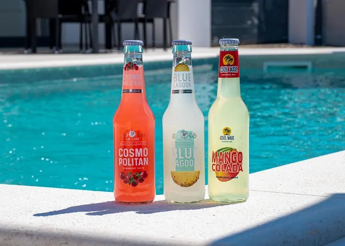 Βίλα Mina With A Private Pool In Πούλα