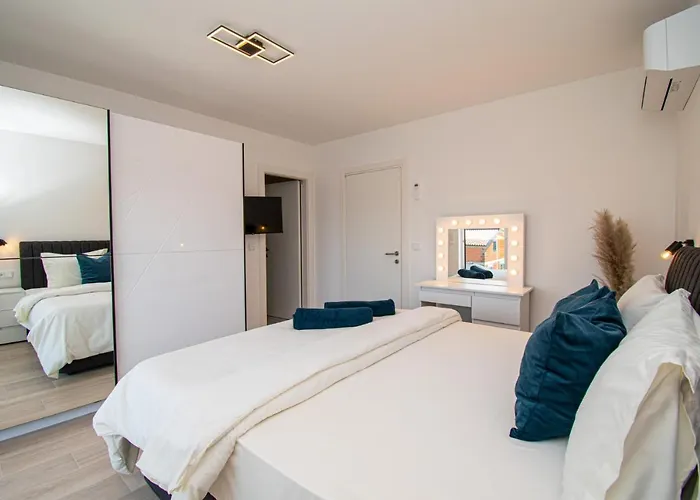 Mina With A Private Pool In Póla