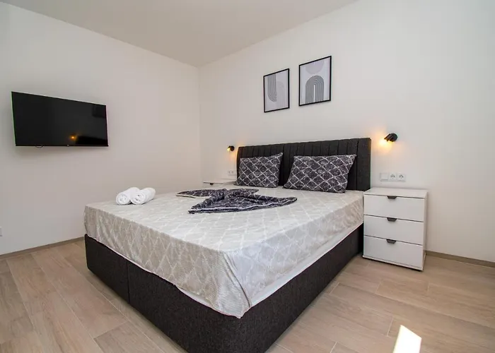 Mina With A Private Pool In Póla