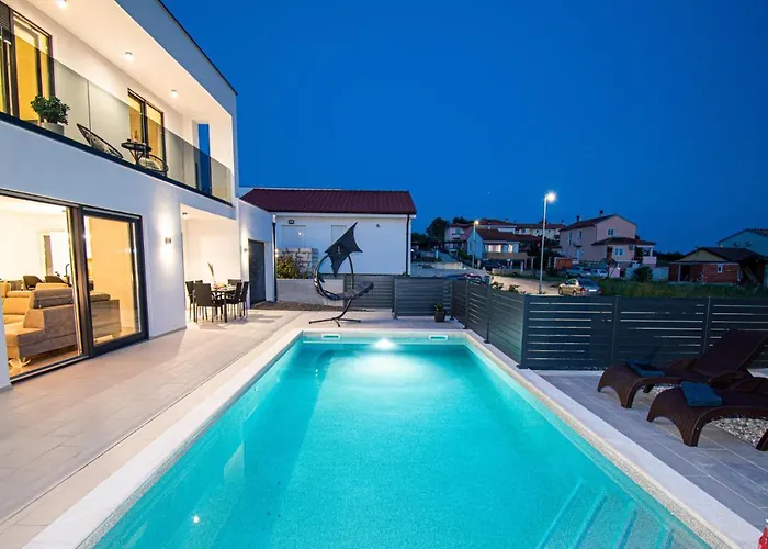 Mina With A Private Pool In * Πούλα