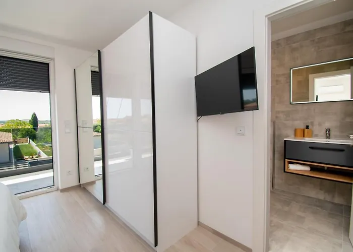 Mina With A Private Pool In * Póla