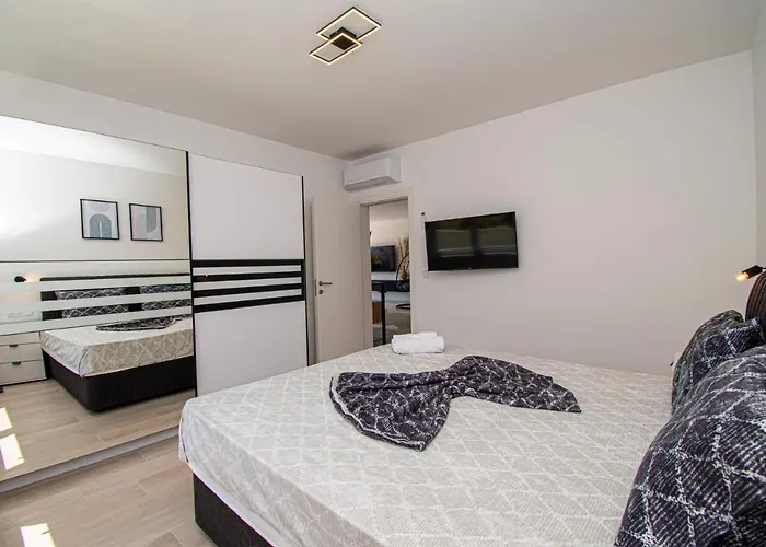 Mina With A Private Pool In