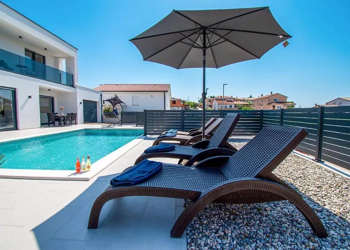 Mina With A Private Pool In * Póla