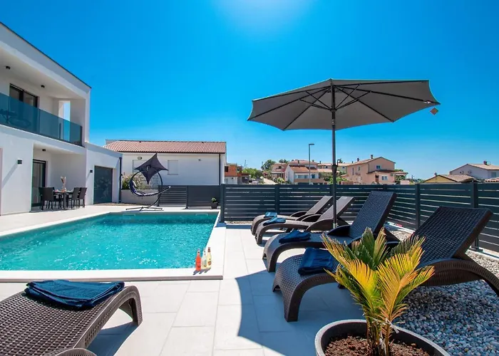 Mina With A Private Pool In * Πούλα