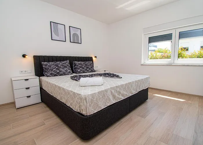 Mina With A Private Pool In Pula