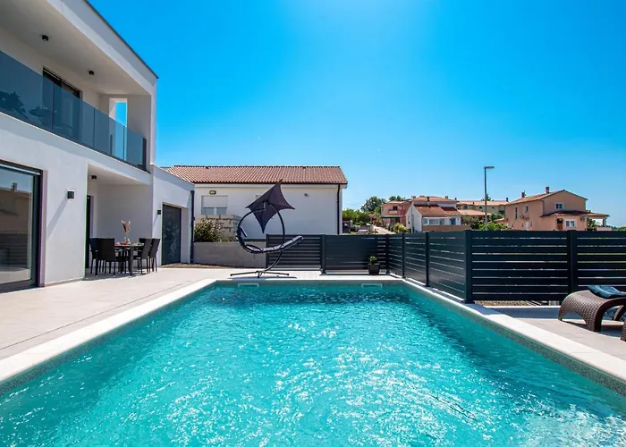 Vila Mina With A Private Pool In *